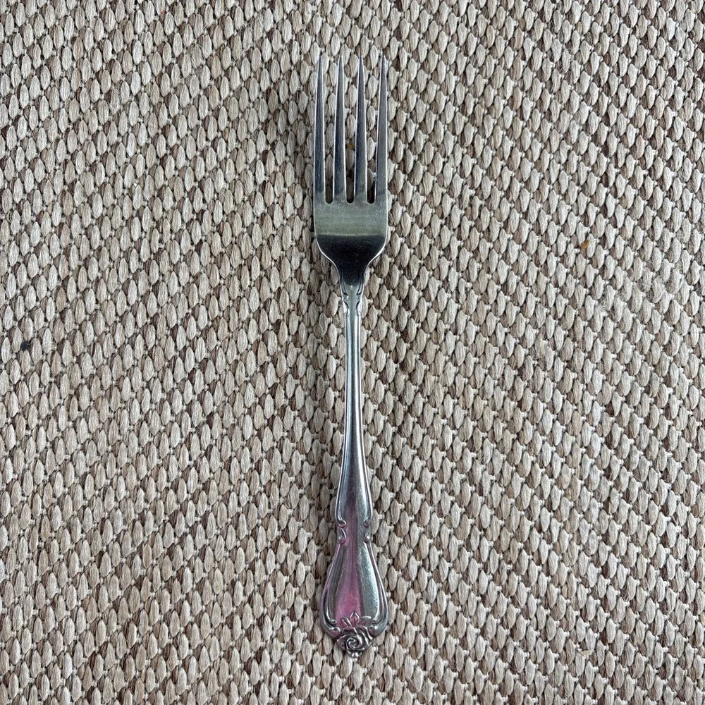 Oneida  Arbor True Rose Dinner Fork 7 1/4